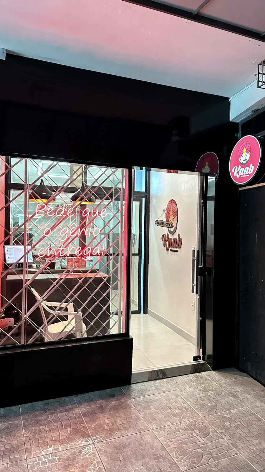 Fachada atual do Kaab Shawarma em Santa Catarina